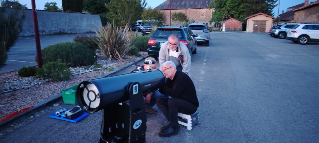 Observation en astronomie à Rochechouart avec télescope
