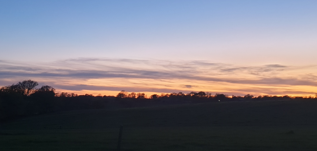 Installation de télescopes pour observation astronomique au Montet